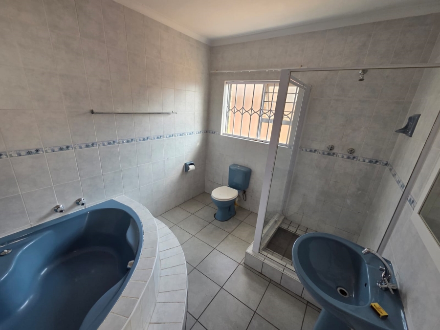 To Let 3 Bedroom Property for Rent in Summerstrand Eastern Cape